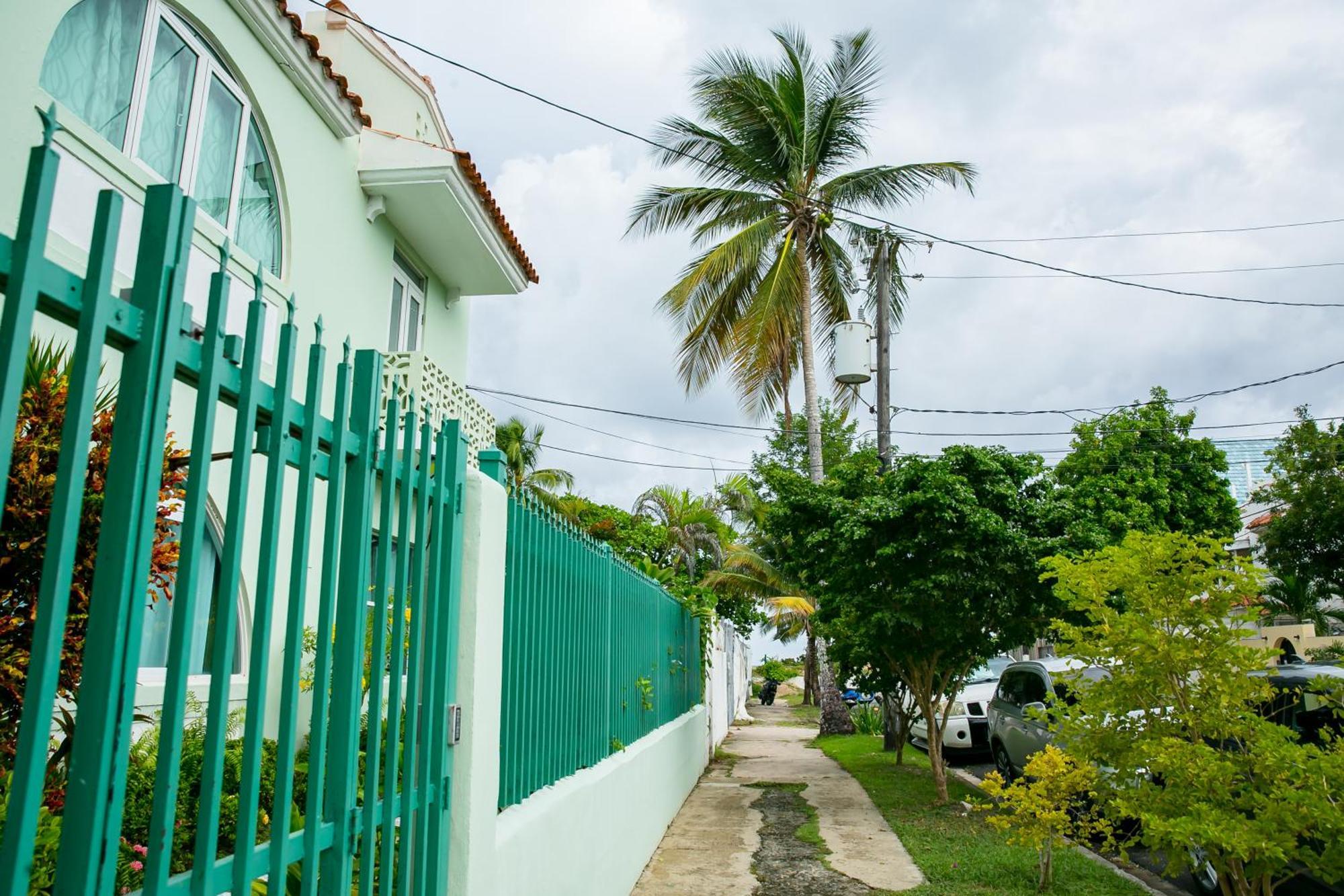 Numero Uno Beach Apartments San Juan Ngoại thất bức ảnh